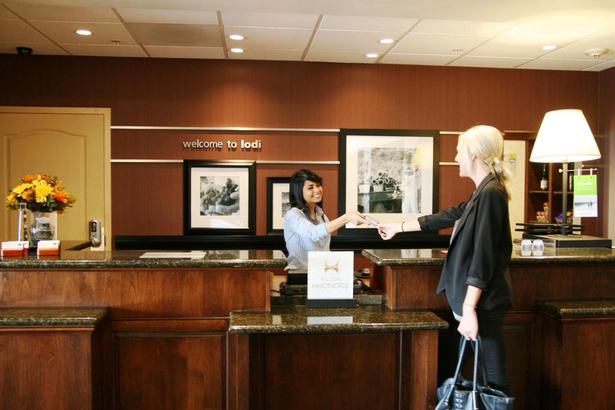 Hampton Inn & Suites Lodi Exteriör bild