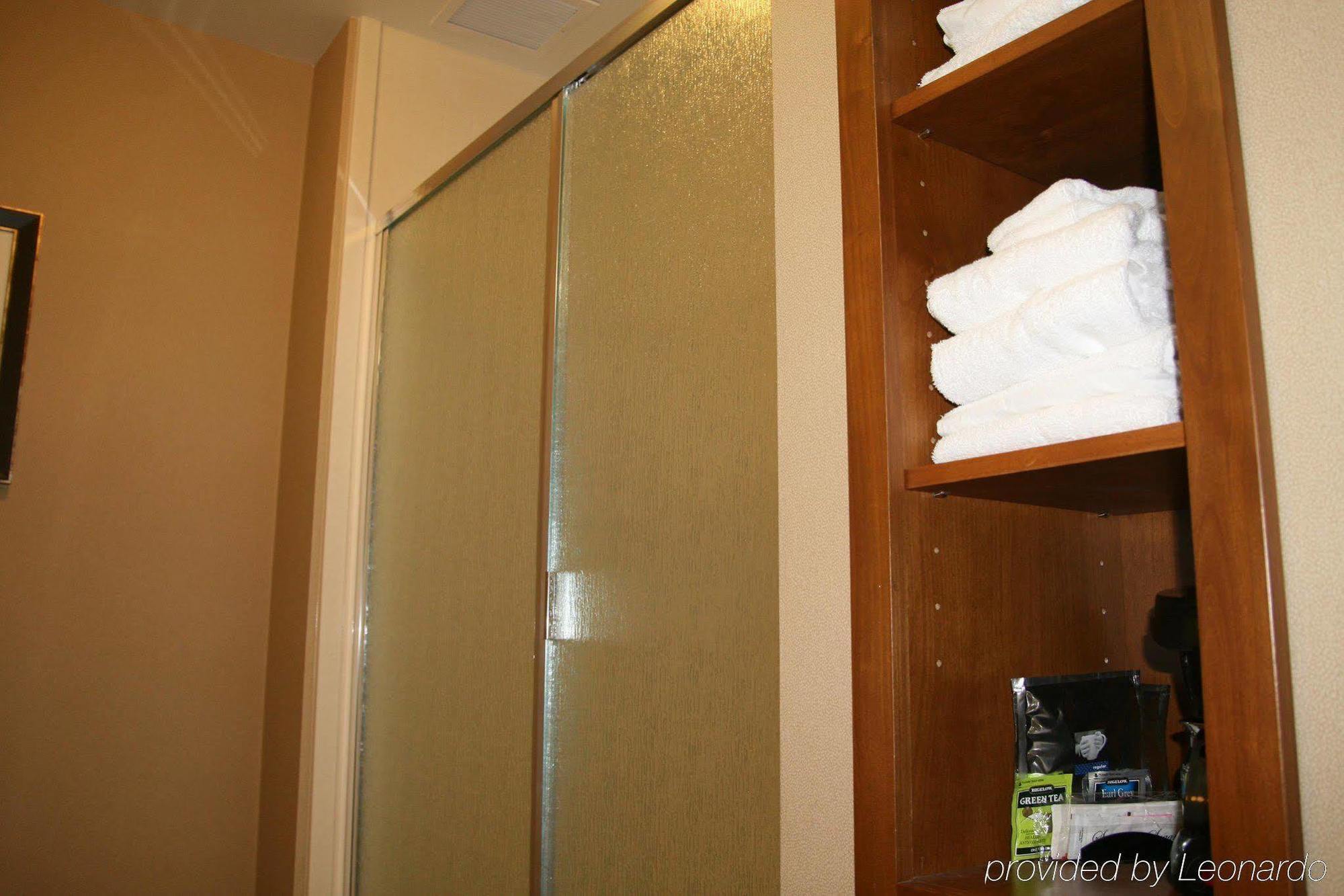 Hampton Inn & Suites Lodi Rum bild