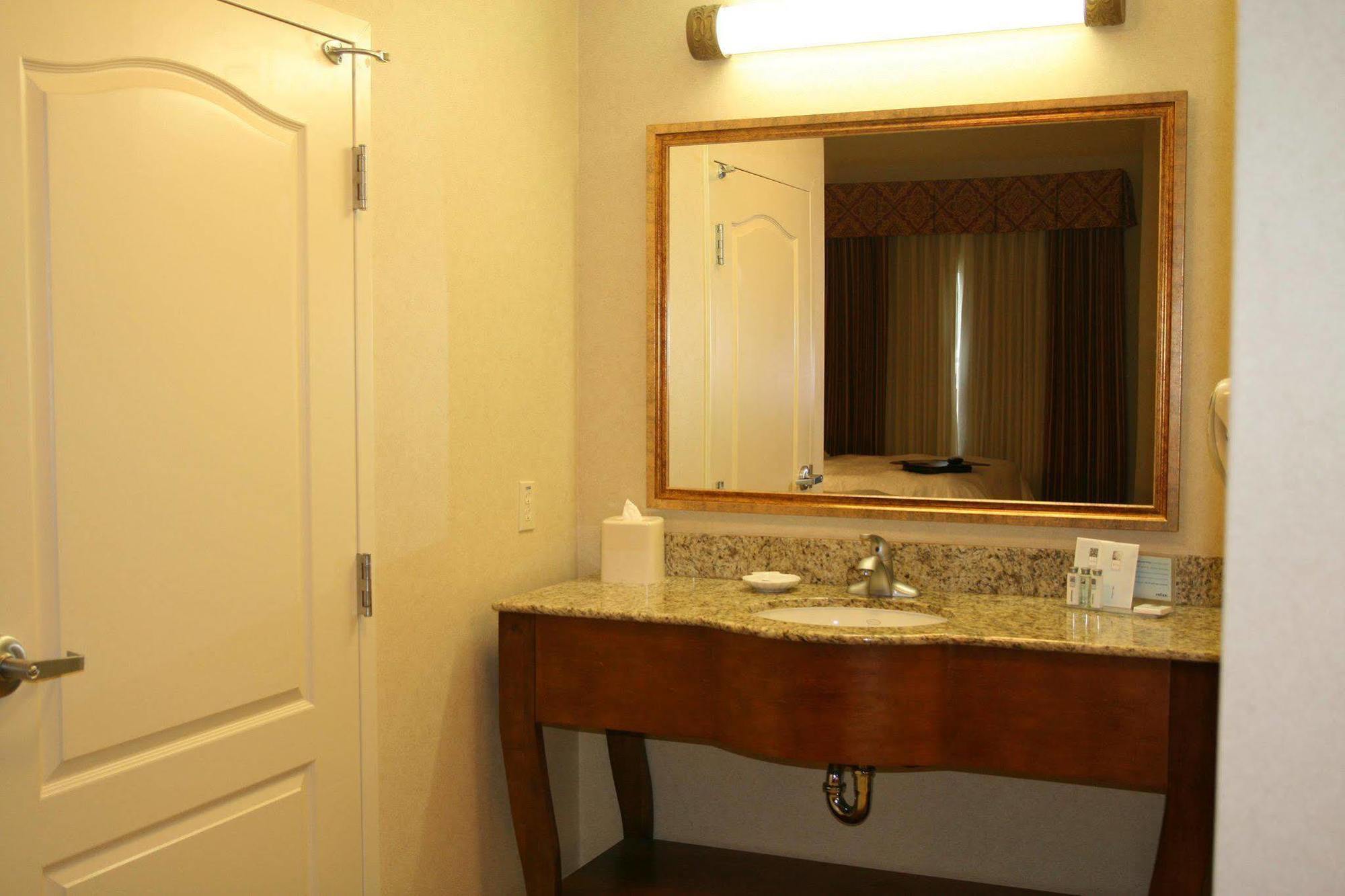 Hampton Inn & Suites Lodi Rum bild